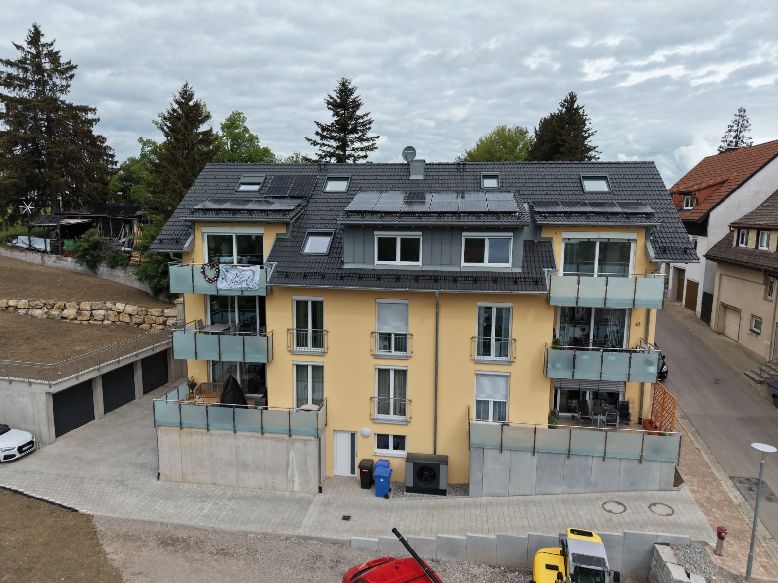 Bonndorf im Schwarzwald: 4 Zi. Galeriewohnung mit Balkon und Garage Bonndorf im Schwarzwald: 4 Zi. Galeriewohnung mit Balkon und Garage