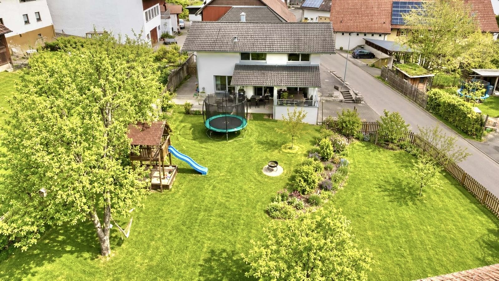 Hohentengen am Hochrhein: Neuwertiges Einfamilienhaus mit großzügigem Grundstück Hohentengen am Hochrhein: Neuwertiges Einfamilienhaus mit großzügigem Grundstück