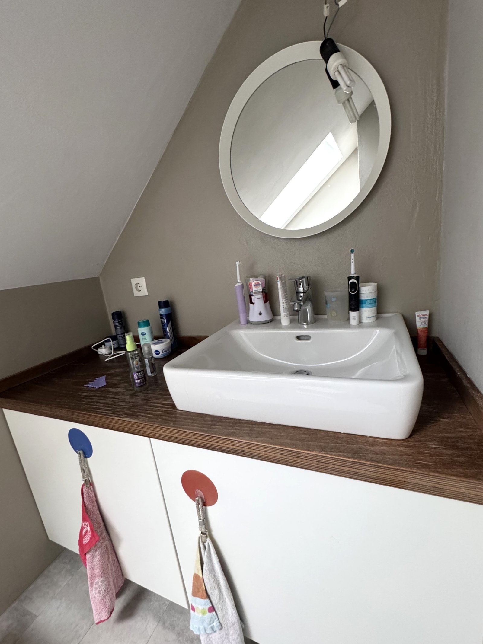 Galerie: Waschtisch und WC