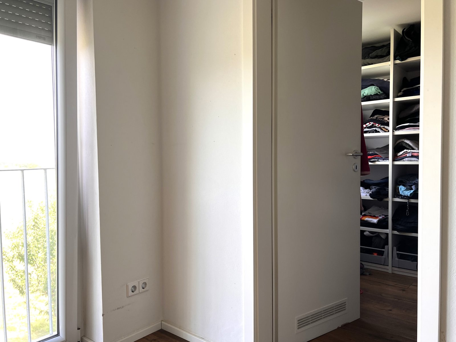 Ankleidezimmer neben dem Schlafzimmer 2