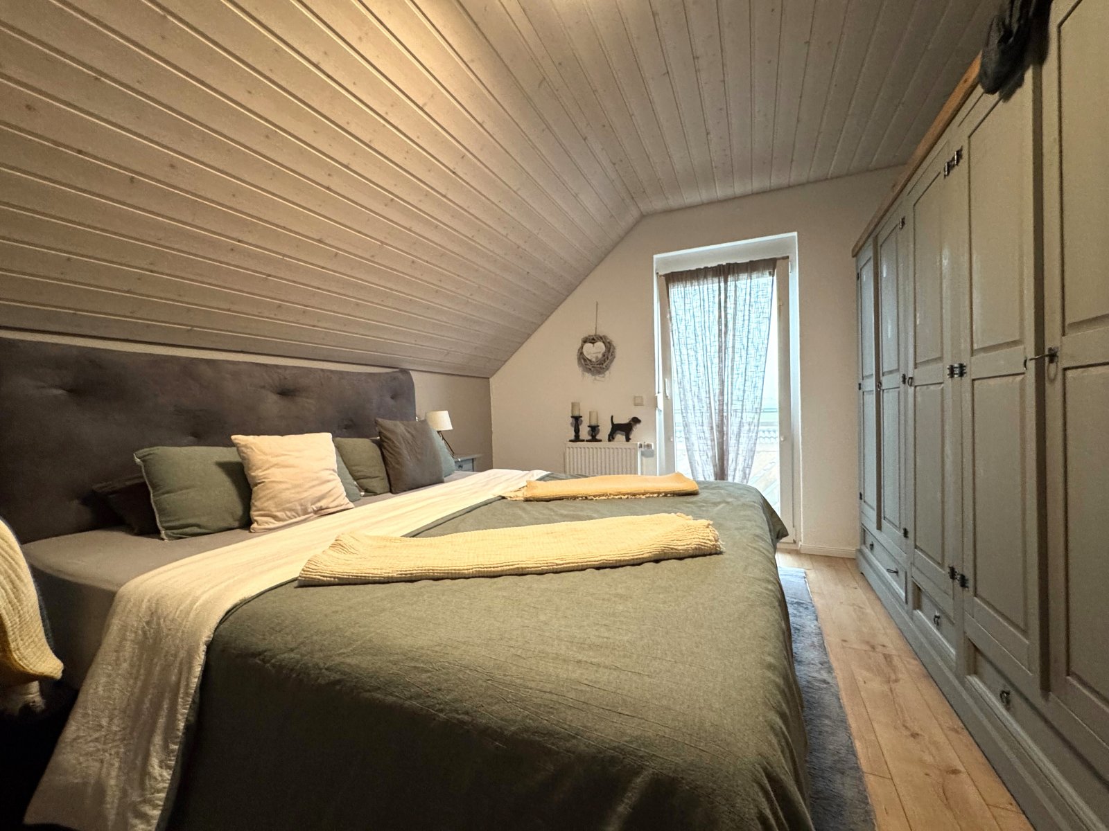 DG Schlafzimmer 3/mit Zugang auf Balkon