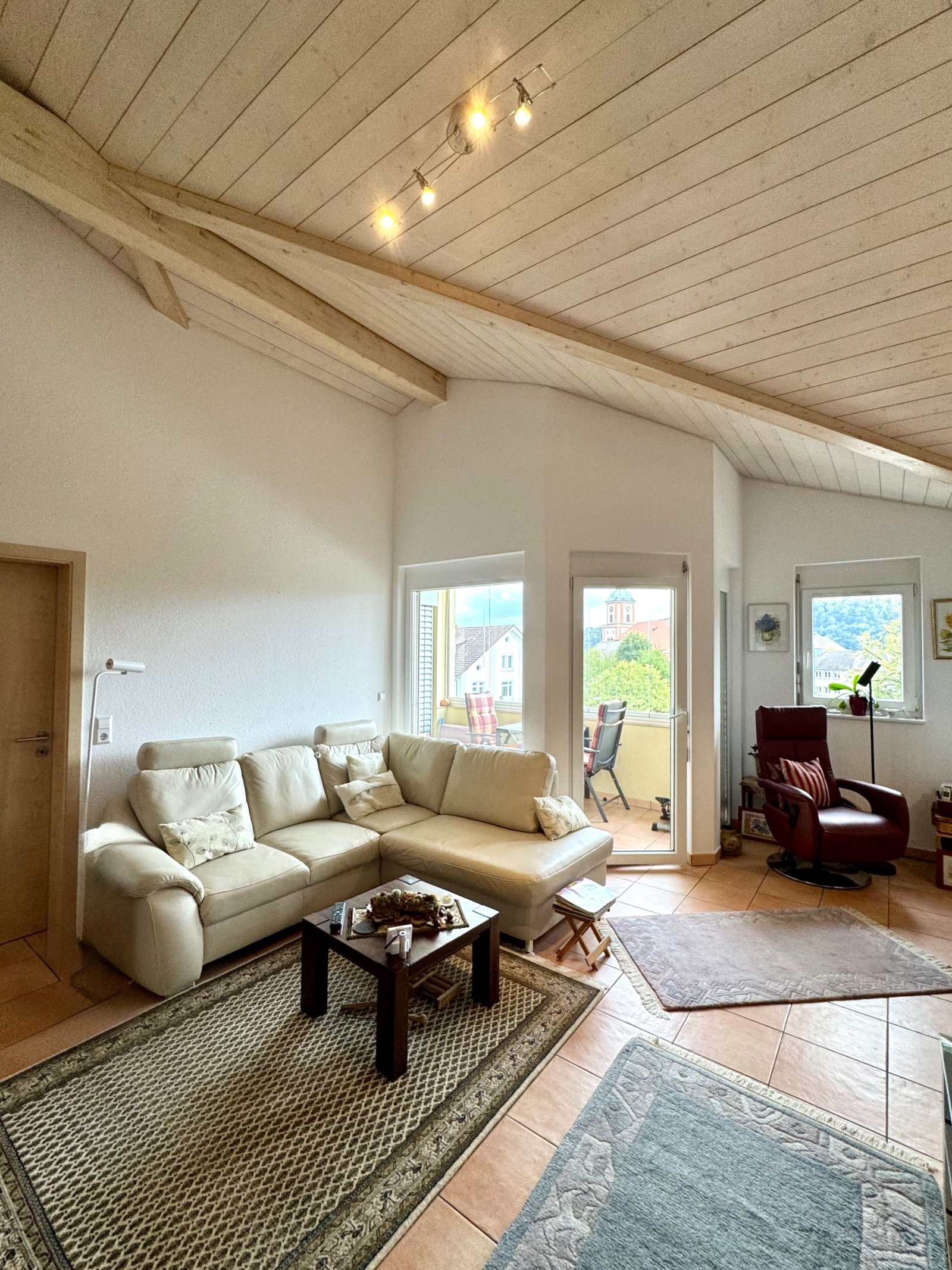 Lichtdurchflutetes Wohn-/Esszimmer