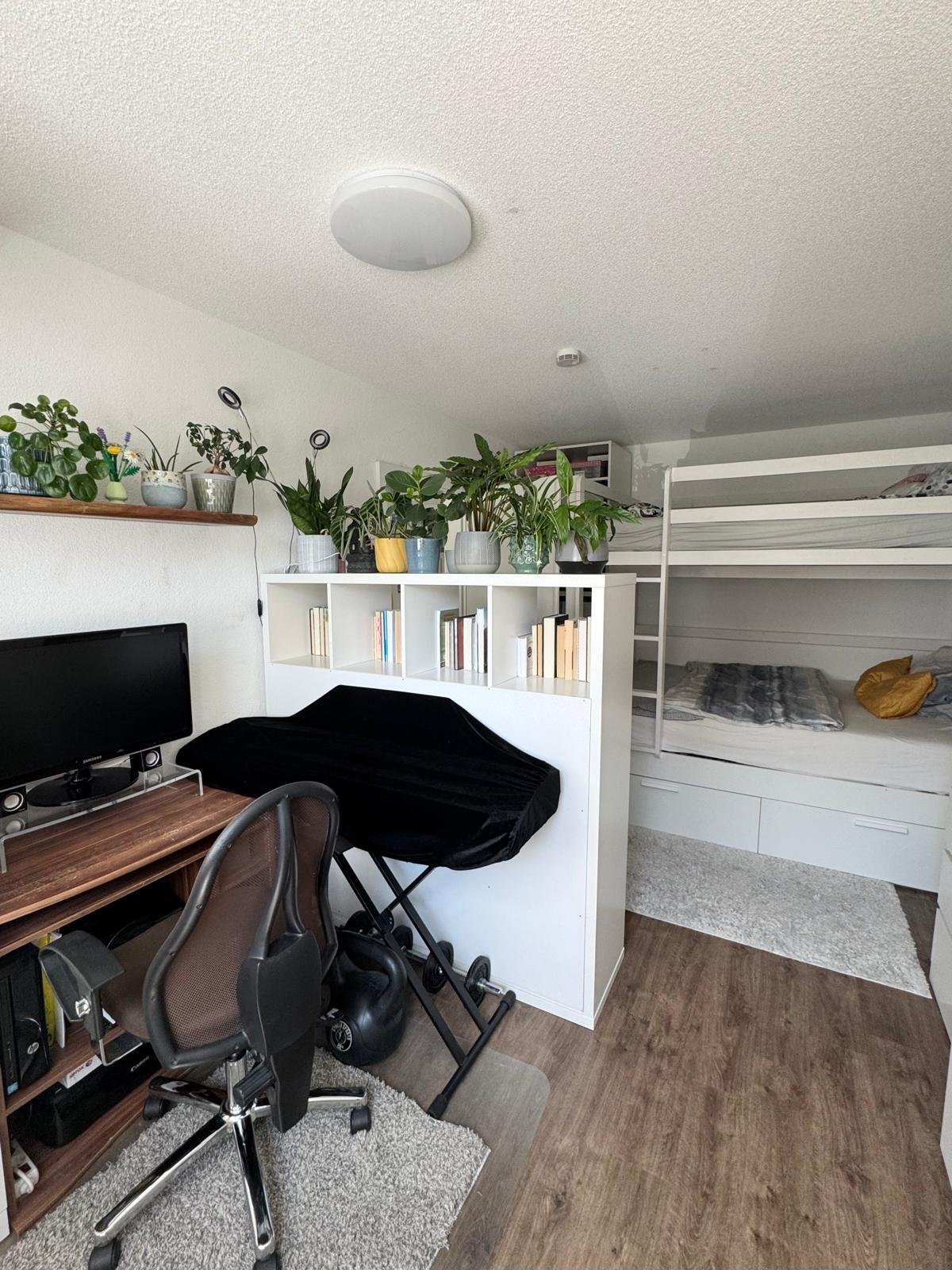 Schlafzimmer abgetrennt in Büro und Schlafzimmer Schlafzimmer abgetrennt in Büro und Schlafzimmer