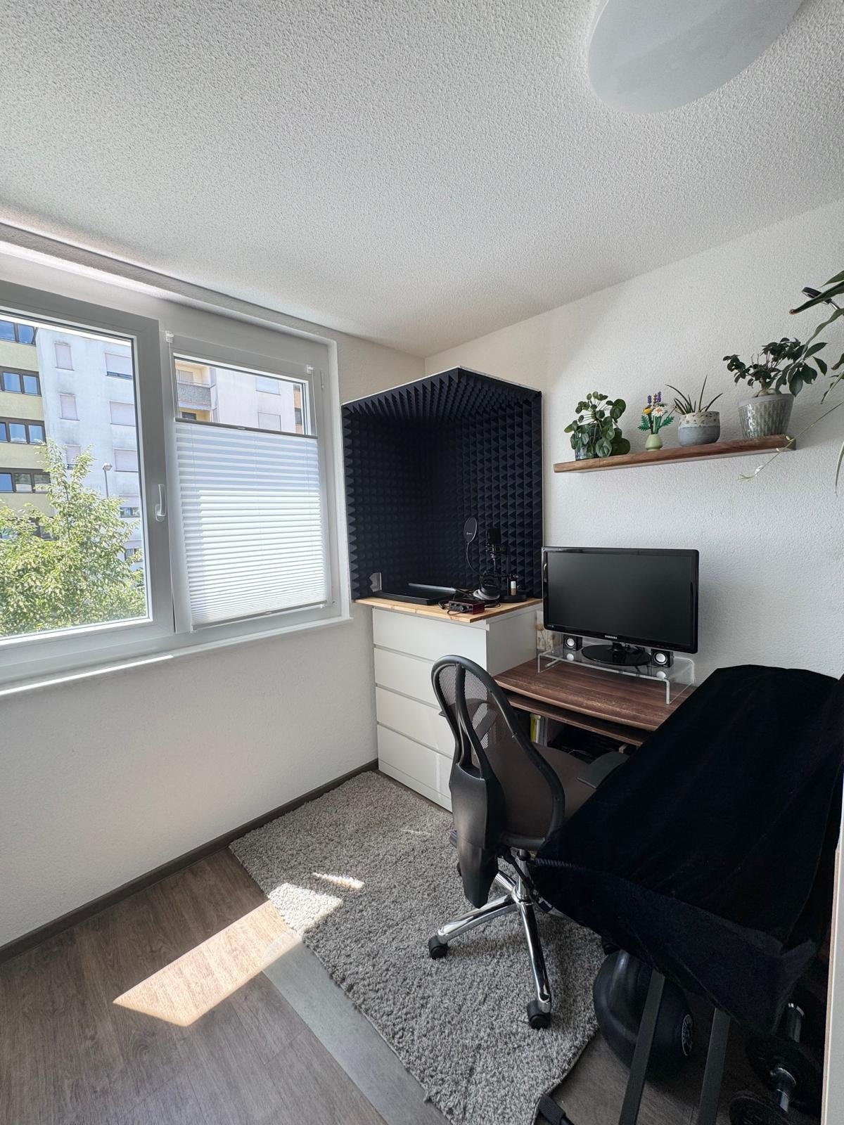 Büro abgetrennt im Schlafzimmer Büro abgetrennt im Schlafzimmer