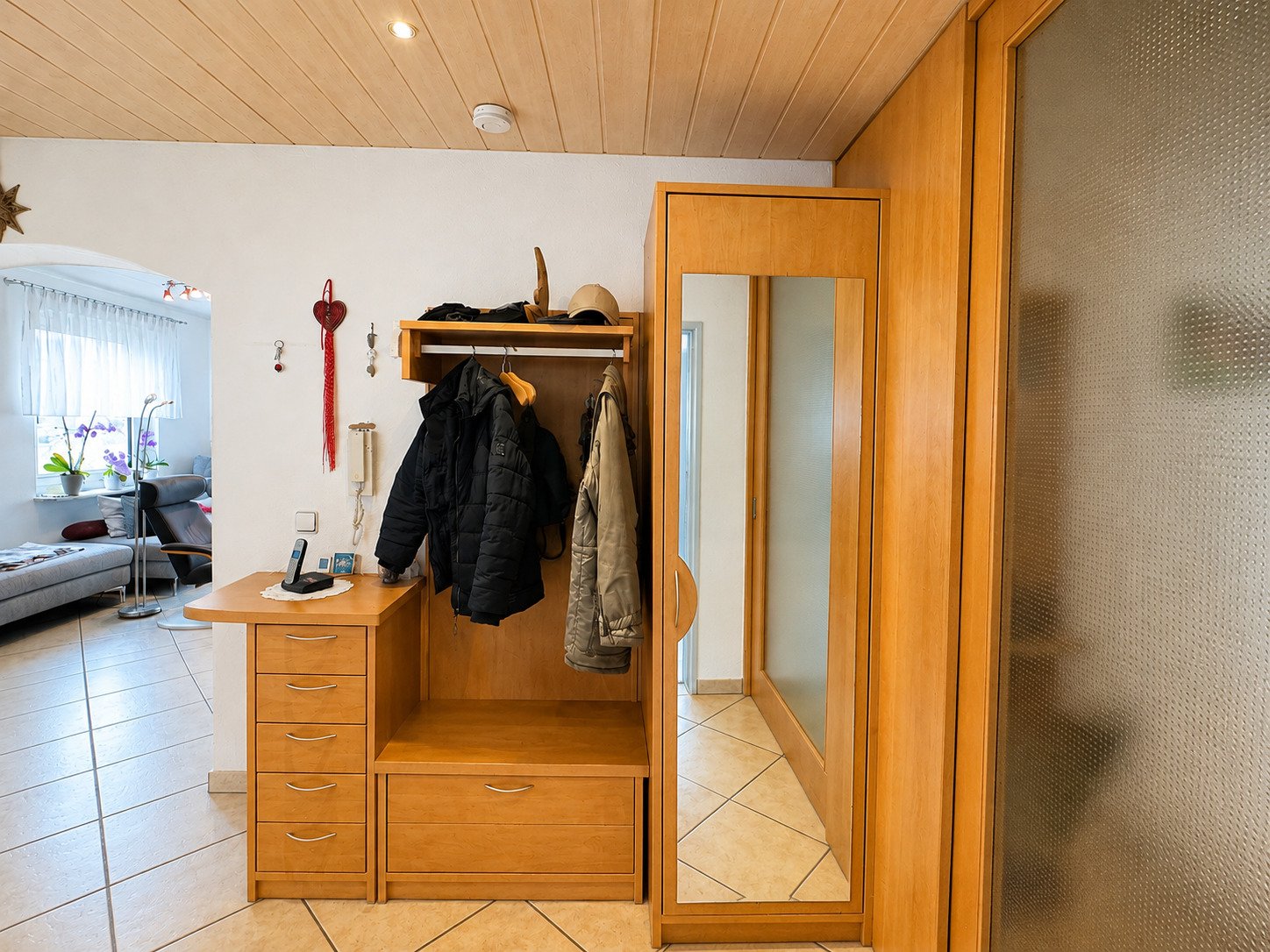 EG: Garderobe nach Schiebetüre EG: Garderobe nach Schiebetüre