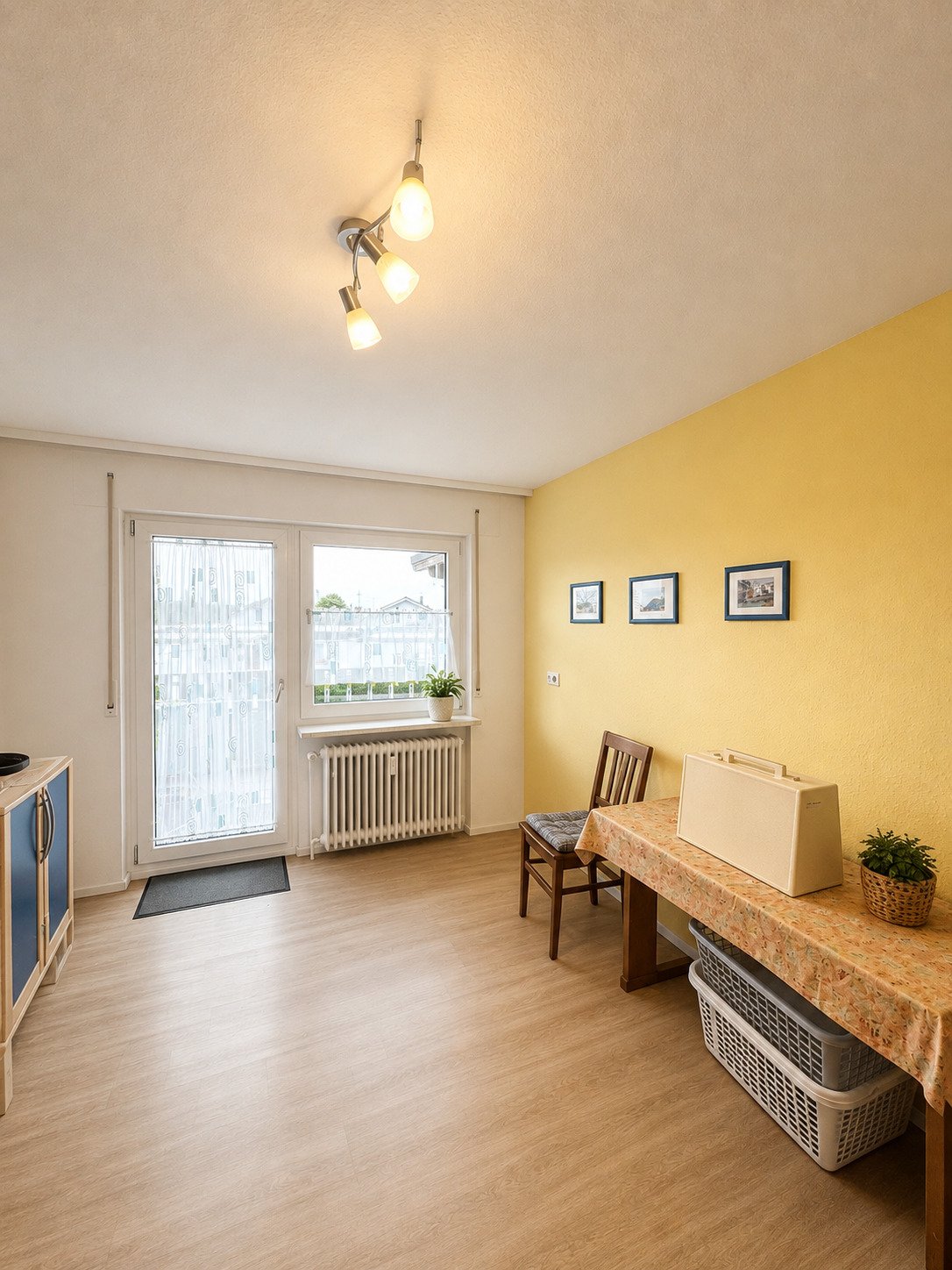 EG Kinderzimmer 2 mit Zugang auf den Balkon EG Kinderzimmer 2 mit Zugang auf den Balkon