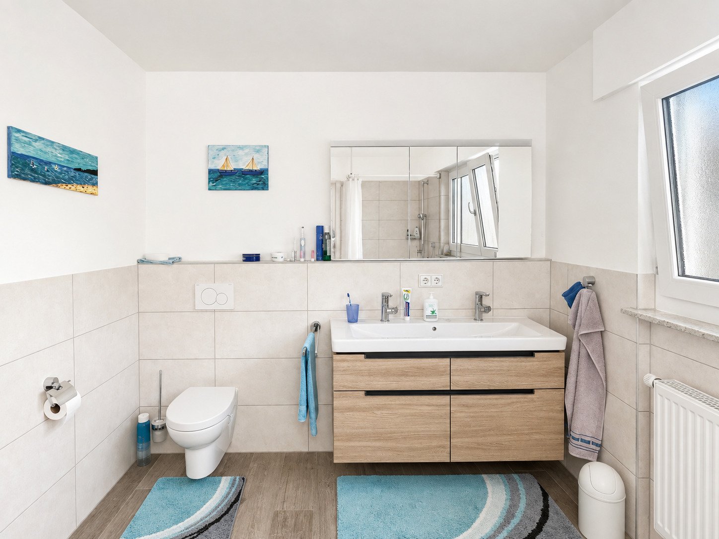 EG Hauptbad mit Waschtisch und WC EG Hauptbad mit Waschtisch und WC
