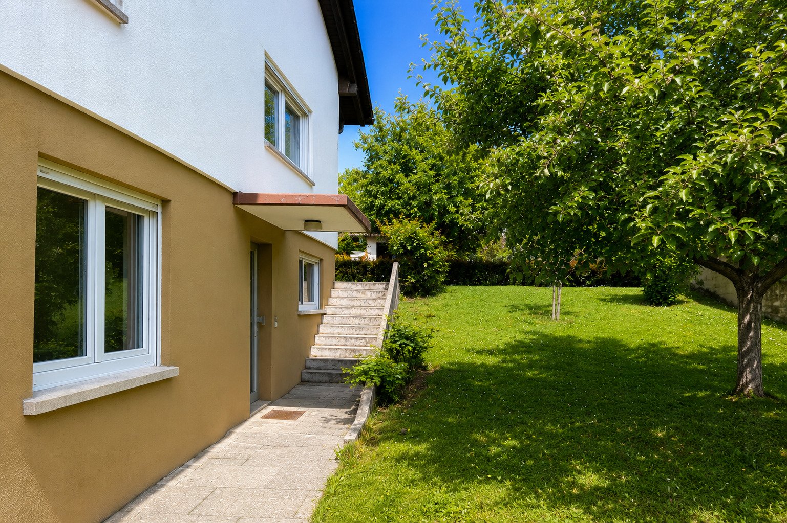 Separater Seiteneingang zur Einliegerwohnung-Bilder Einliegerwohnung nicht anbei Separater Seiteneingang zur Einliegerwohnung-Bilder Einliegerwohnung nicht anbei